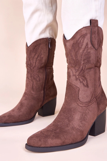 Botas de cowboy marrons de cano curto com aplicação bordada decorativa Cassa