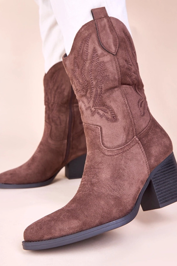 Botas de cowboy marrons de cano curto com aplicação bordada decorativa Cassa 2