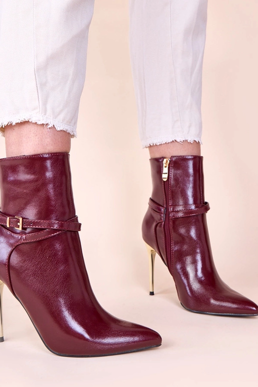 Botas de cano curto em tom cereja em...