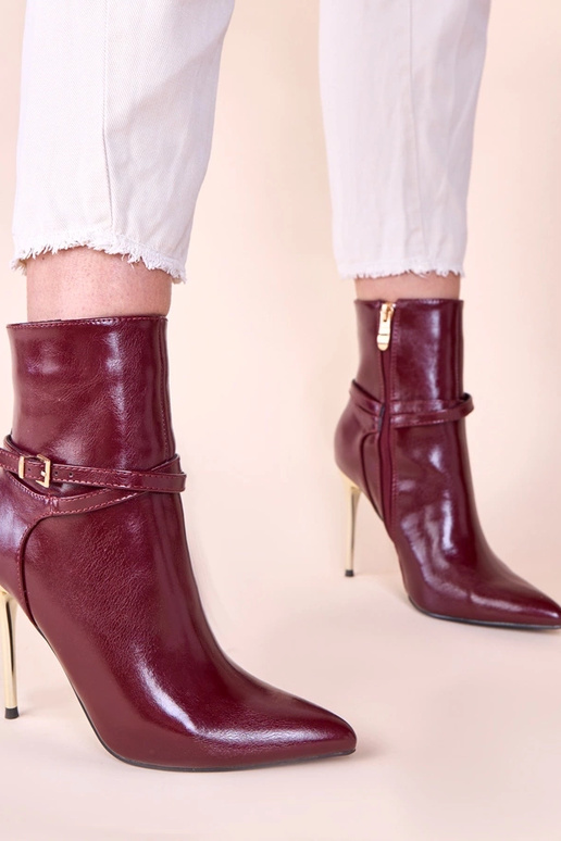 Botas de cano curto em tom cereja em...