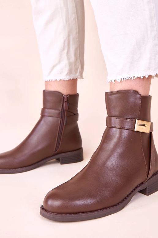 Botas marrons de cano curto clássicas...