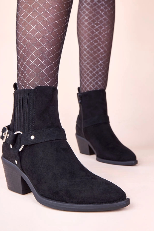 Botas de cano curto pretas em salto...