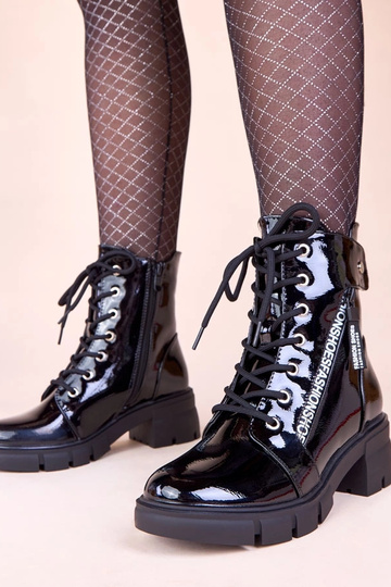 Botas de cano curto pretos...