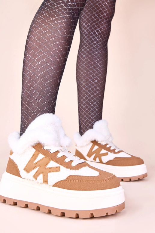 Tênis marrons forrados com pelagem Nicha