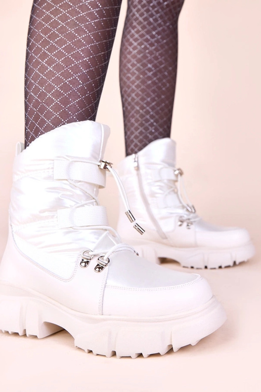 Botas brancas nevadas com brilho...