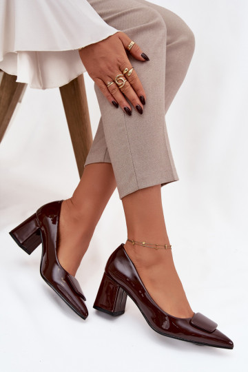 com efeito verniz Sapato com salto com enfeites CzekoladoParae Isoline