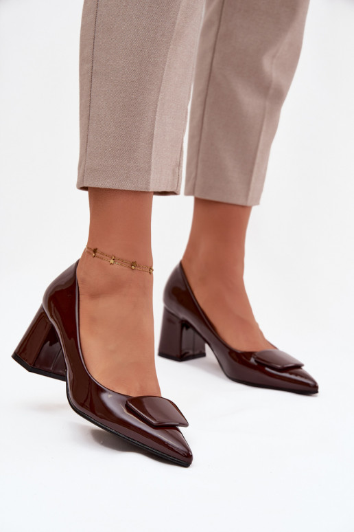 com efeito verniz Sapato com salto com enfeites CzekoladoParae Isoline