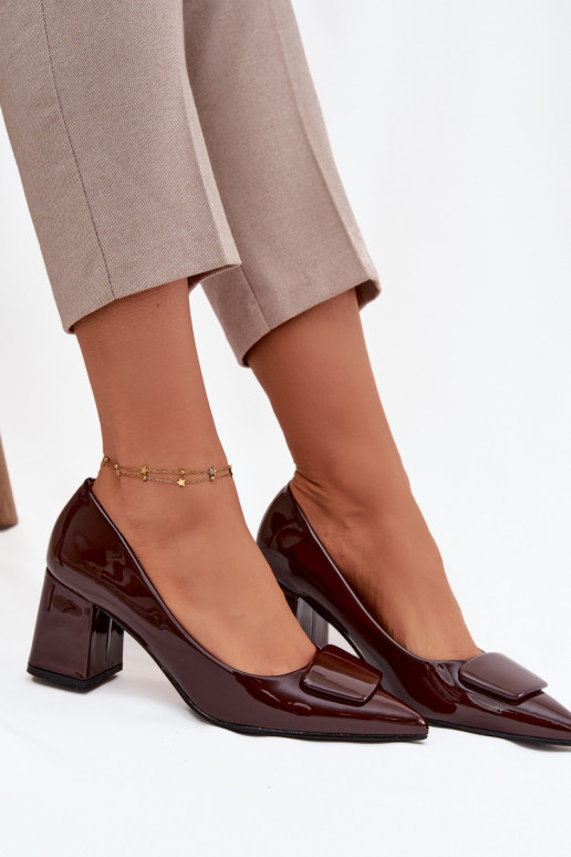 com efeito verniz Sapato com salto com enfeites CzekoladoParae Isoline