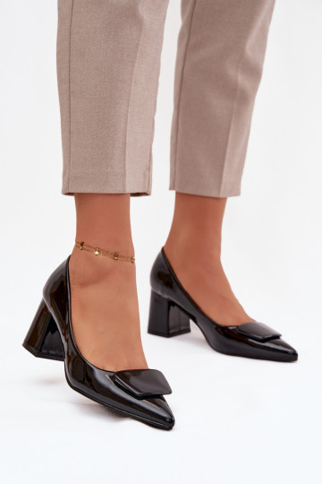 com efeito verniz Sapato com salto com enfeites cor preta Isoline