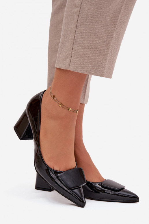 com efeito verniz Sapato com salto com enfeites cor preta Isoline