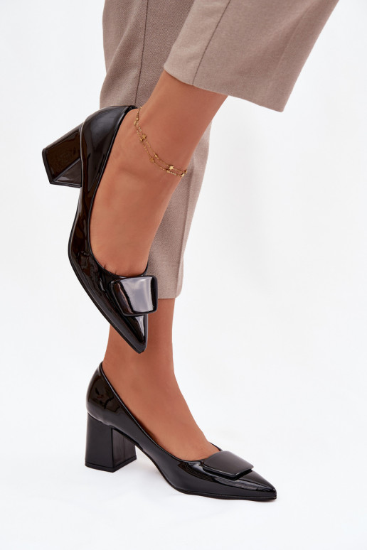 com efeito verniz Sapato com salto com enfeites cor preta Isoline
