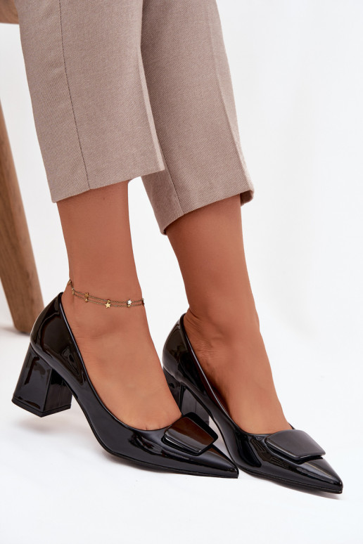 com efeito verniz Sapato com salto com enfeites cor preta Isoline