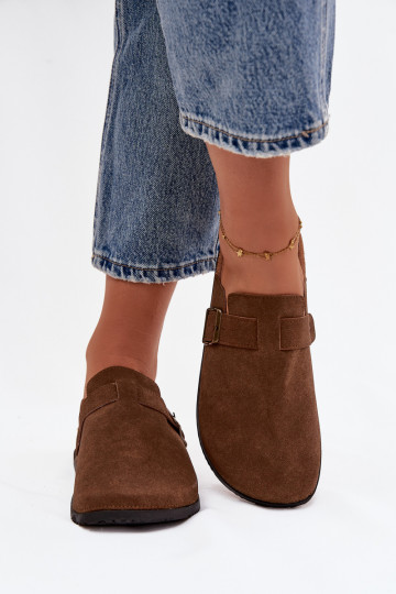 Chinelos Tamancos Feminino i com uma plataforma com fivelas cor marrom Selio