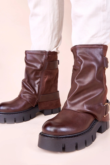 Botas curtas marrons com plataforma e cano dobrado Cenda