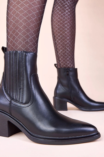 Botas curtas pretas com salto e detalhe elástico Sesie