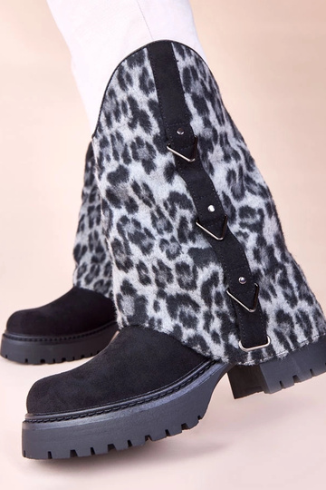 Botas de cano curto pretas com estampa de tigre Kaylia 2