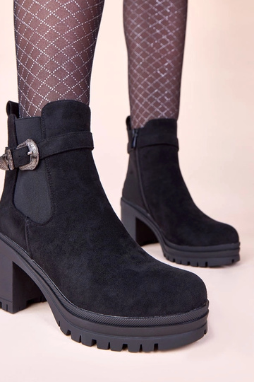 Botas de cano curto pretas com fivela decorativa Gwella