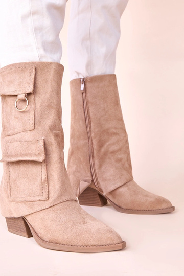 Botas de cano curto na cor areia com bolsos Nadiia