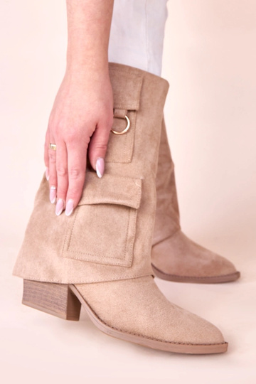 Botas de cano curto na cor areia com bolsos Nadiia 2