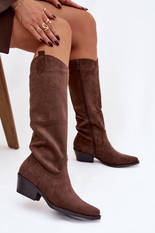 botas estilo vaqueiro Feminino com saltode camurça ecológicau cor marrom Esmira