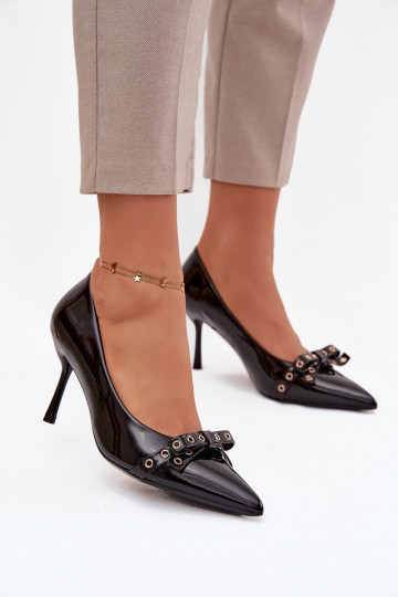 Sapatos de salto alto com efeito de verniz e laços na cor preta Janisse 2