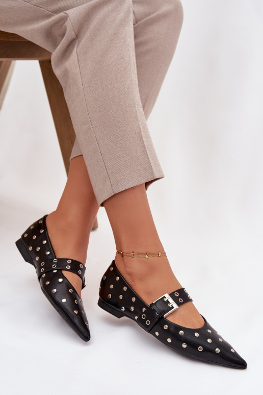 Bailarinas com rebites I com fivelas Eko Pele cor preta Arlenne