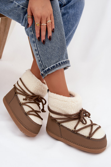 Botas de neve Feminino com um casaco de pele Typu Baranek com alças bege Belira