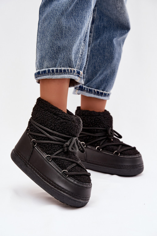 Botas de neve Feminino com um casaco de pele Typu Baranek com alças cor preta Belira