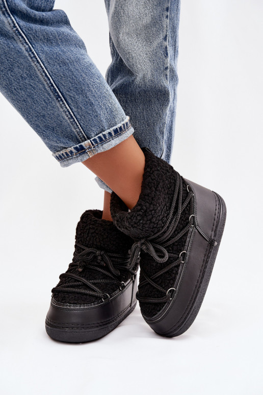 Botas de neve Feminino com um casaco de pele Typu Baranek com alças cor preta Belira