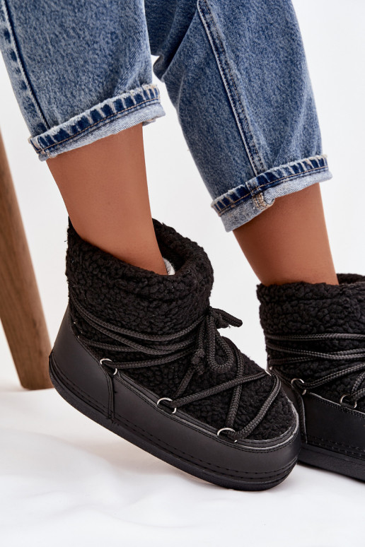 Botas de neve Feminino com um casaco de pele Typu Baranek com alças cor preta Belira