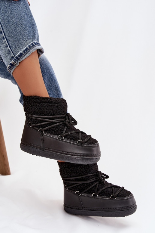 Botas de neve Feminino com um casaco de pele Typu Baranek com alças cor preta Belira