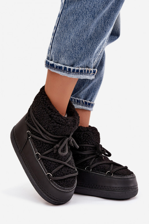 Botas de neve Feminino com um casaco de pele Typu Baranek com alças cor preta Belira