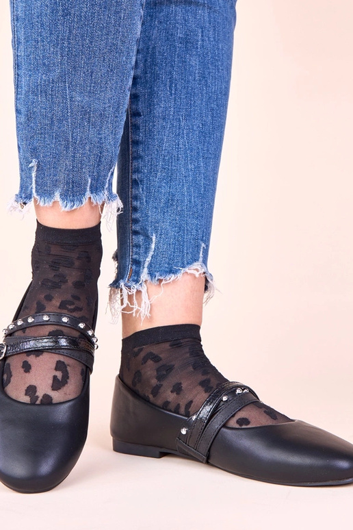 Sapatilhas pretas com faixas...