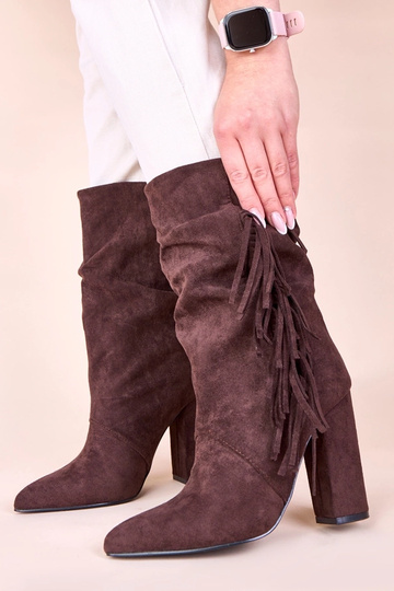 Botinhas marrons com salto...