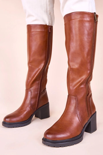 Botas de cano alto marrons com salto bloco e elástico Akia