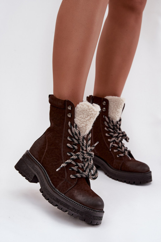Botas femininas de cano curto em couro sintético na cor chocolate "Bellora"