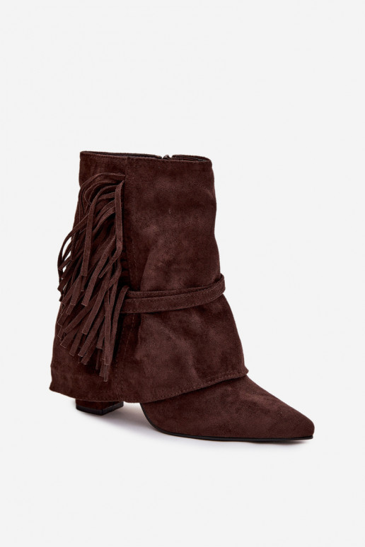 Botas de cano curto femininas na cor chocolate com franjas e fivelas douradas Evelisse
