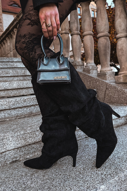 Botas longas enrugadas e aquecidas pretas com saltos finos de camurça sintética Tai turivella