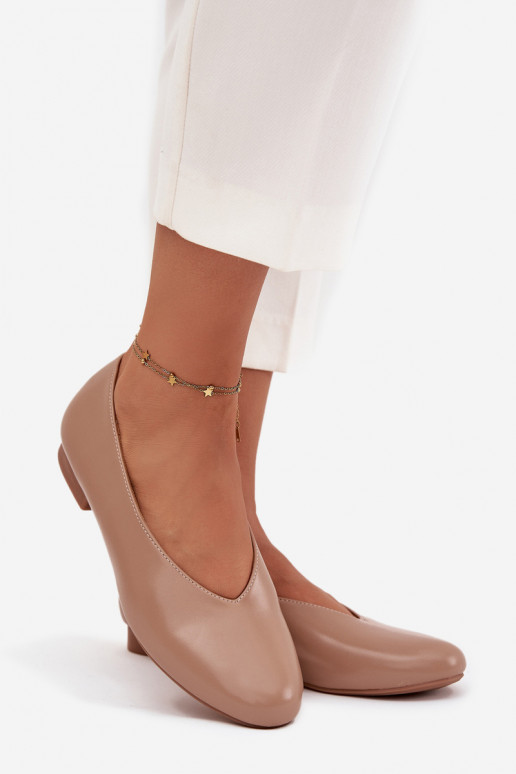 Bailarinas femininas de couro sintético com saltos largos, na cor areia Olyssia