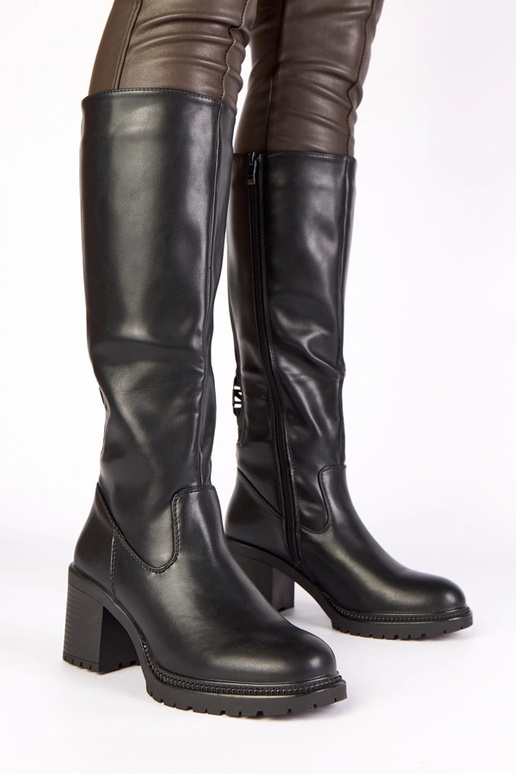 Botas de cano longo pretas com salto...