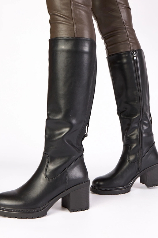 Botas de cano longo pretas com salto...