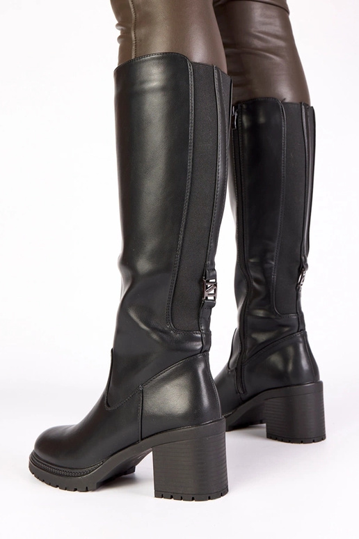 Botas de cano longo pretas com salto...