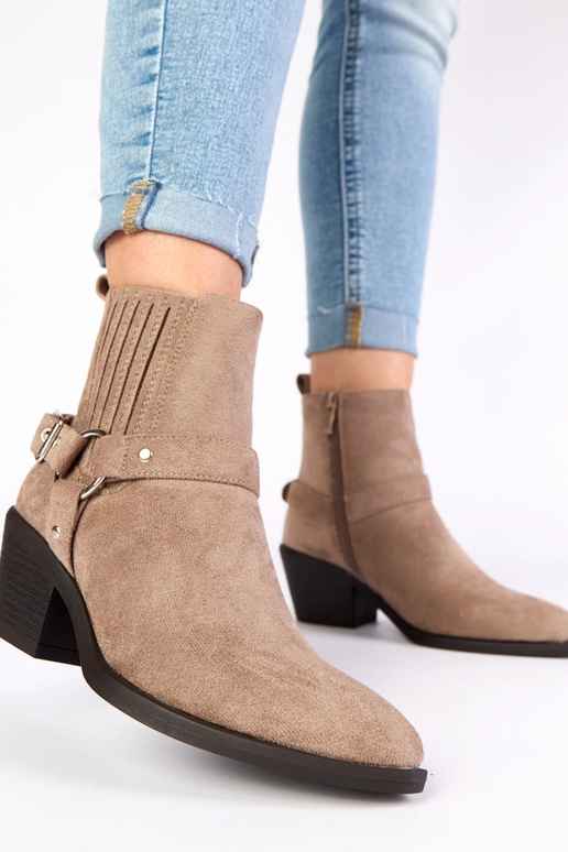 Botins cinzas com salto e fivelas...