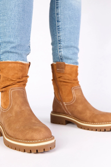 Botins marrons quentes com cano franzido Lovisa