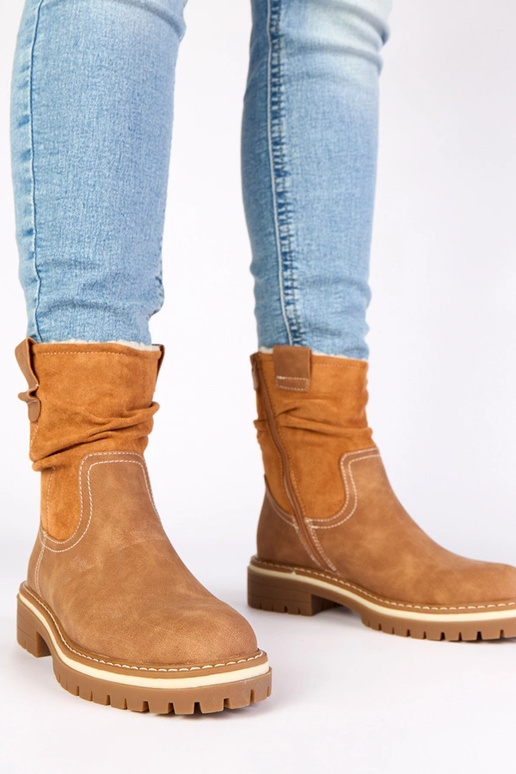 Botins marrons quentes com cano...