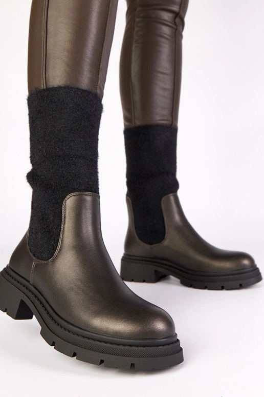 Botinhas cinzas com elástico e cano...