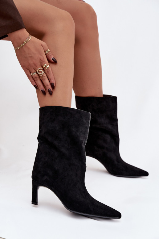 Um modelo atraente Botas femininas com salto fino cor preta Solvienne