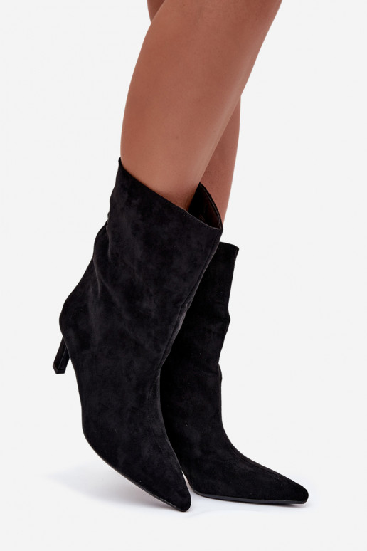 Um modelo atraente Botas femininas com salto fino cor preta Solvienne