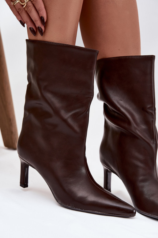 Um modelo atraente Botas femininas com salto fino de couro ecológico CzekoladoParae Norell