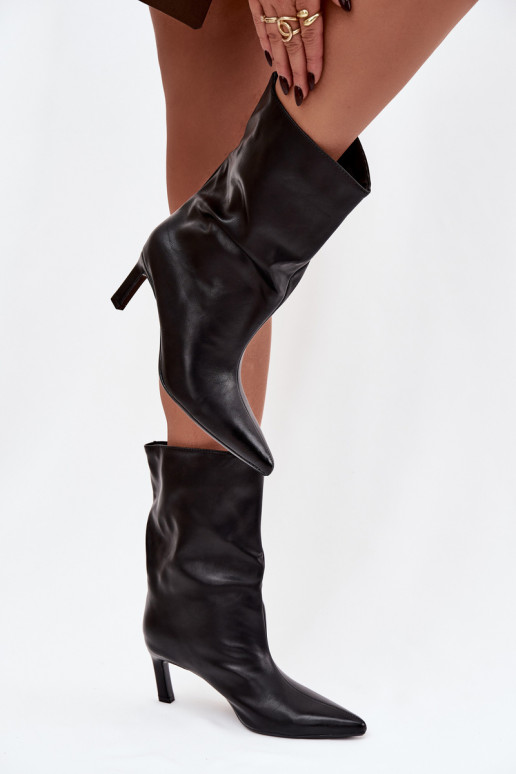 Um modelo atraente Botas femininas com salto fino de couro ecológico cor preta Norell